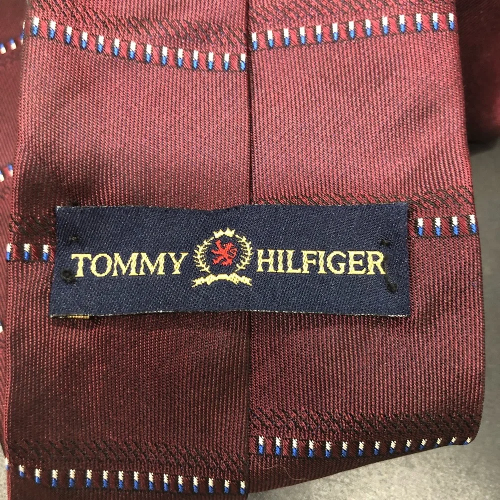 Vintage 90’s Tommy Hilfiger burgundy Silk neck Tie